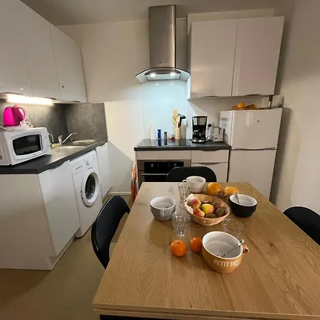 Senillades A Pierre La *